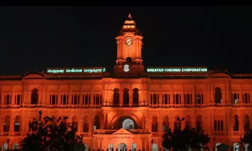 வண்ண மயமாக ஜொலித்த சென்னை மாநகராட்சி