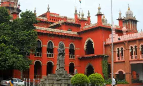 நீர் நிலைகளை ஆக்கிரமித்து கட்டப்படுவது தாஜ்மகாலாக இருந்தாலும் இடிக்கப்படும்... உயர்நீதிமன்றம் எச்சரிக்கை