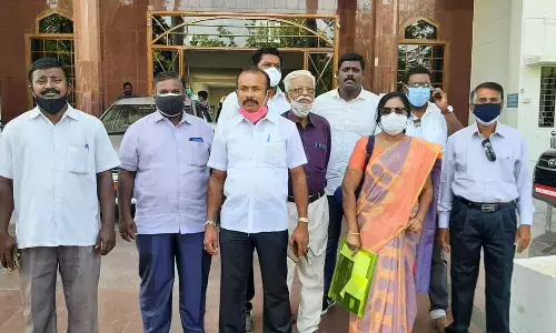 ஆக்ஸிஜன் உற்பத்தி கால அளவு தாண்டி ஸ்டெர்லைட் இயங்குவதை ஏற்றுக்கொள்ள முடியாது : ஸ்டெர்லைட் எதிர்ப்பாளர்கள் பேட்டி