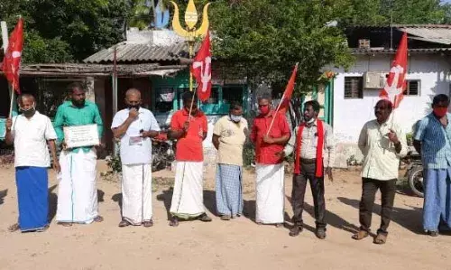பெட்ரோல் விலை உயர்வை கண்டித்து  மார்க்சிஸ்ட் கம்யூனிஸ்ட் ஆர்ப்பாட்டம்