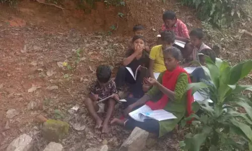 கல்வித் தொலைக்காட்சி ஒளிபரப்பில் தடங்கல்: வருத்தத்தில் வால்பாறை மாணவர்கள்