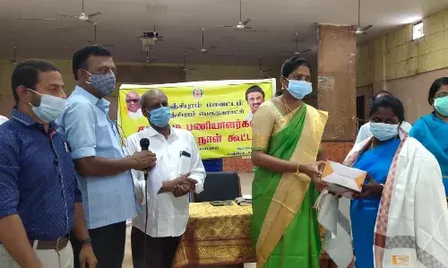  தூய்மைப் பணியாளர்களும் ஒருவகை மருத்துவர்களே  : பெருநகராட்சி பாராட்டு