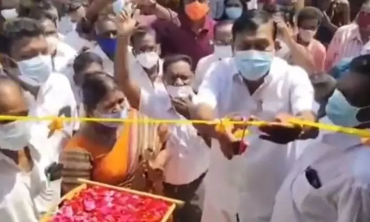குடிநீர் சுத்திகரிப்பு நிலையத்தை துவக்கி வைத்து, நிவாரண பொருட்கள் வழங்கிய எம்எல்ஏ! குடிநீர் சுத்திகரிப்பு நிலையத்தை துவக்கி வைத்து, நிவாரண பொருட்கள் வழங்கிய எம்எல்ஏ!