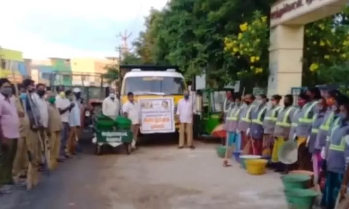 ஊத்துக்கோட்டை பேரூராட்சி சார்பில் சிறப்பு துப்புரவு முகாம் ஊத்துக்கோட்டை பேரூராட்சி சார்பில் சிறப்பு துப்புரவு முகாம்