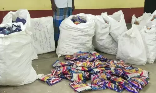 நாகூர் அருகே வீட்டில் பதுக்கி வைக்கப்பட்ட ஒரு லட்ச ரூபாய் மதிப்பிலான 173 கிலோ புகையிலை பொருட்கள் பறிமுதல் : ஒருவர் கைது.