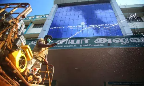 மாநகராட்சி பகுதிகளில் அசுர வேகத்தில் நடைபெற்ற கிருமிநாசினி தெளிக்கும் பணி
