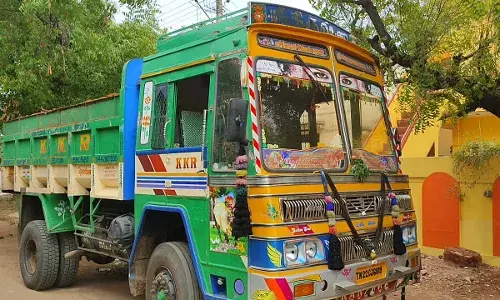 சங்கரன்கோவிலில் செம்மண் கடத்தல்