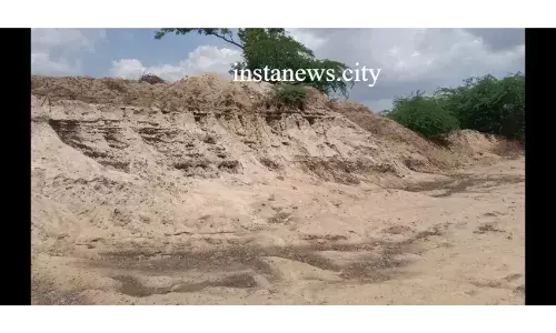 காரியாபட்டி குண்டாற்றில் மணல் கொள்ளை, கண்டுகொள்ளாத அதிகாரிகள்