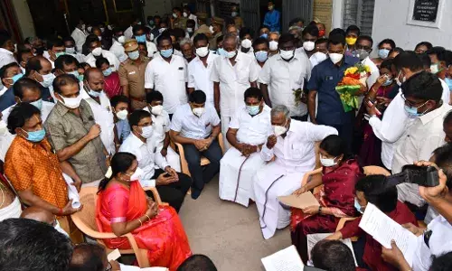 வைகுண்டபதி பெருமாள் கோவில் ரூ.10 கோடியில் புதுப்பிக்கும் பணி : அமைச்சர் சேகர்பாபு ஆய்வு