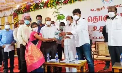 குறிஞ்சிப்பாடியில் குறுவை சாகுபடி தொகுப்புத் திட்டத்தை  உதயநிதி ஸ்டாலின் தொடங்கி வைத்தார்
