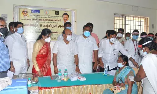 அம்பத்தூர் தொழிற்பேட்டை தொழிலாளர்களுக்கான கொரோனா தடுப்பூசி முகாம்