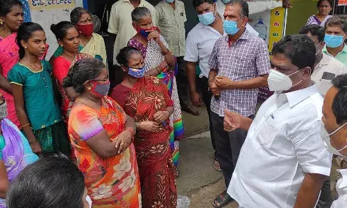ஜோலார்பேட்டையில் மக்களை சந்தித்து குறைகளை  கேட்டறிந்த எம்எல்ஏ தேவராஜ்