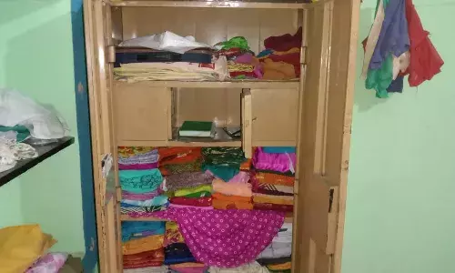 சங்கரன்கோவில் அருகே ரூ. 5 லட்சம் மதிப்பிலான நகை,பணம் கொள்ளை : போலீசார் விசாரணை
