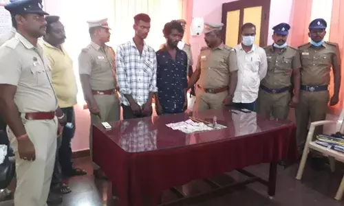சோளிங்கரில் பைக்கில் சென்றவர்களிடம் பணத்தை பறித்து பைக்கை பிடுங்கிச் சென்றவர்கள் கைது