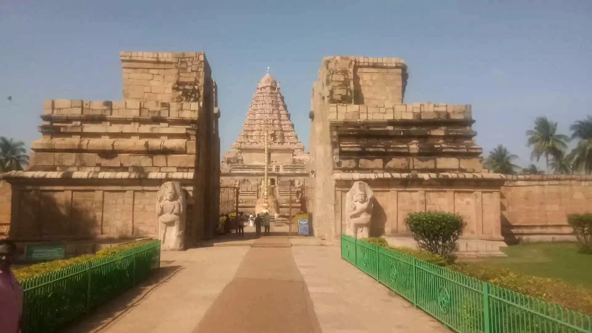 கங்கைகொண்ட சோழபுரம் பிரகதீஸ்வரர் கோவில் திறப்பு -பக்தர்கள் தரிசனம் கங்கைகொண்ட சோழபுரம் பிரகதீஸ்வரர் கோவில் திறப்பு -பக்தர்கள் தரிசனம்