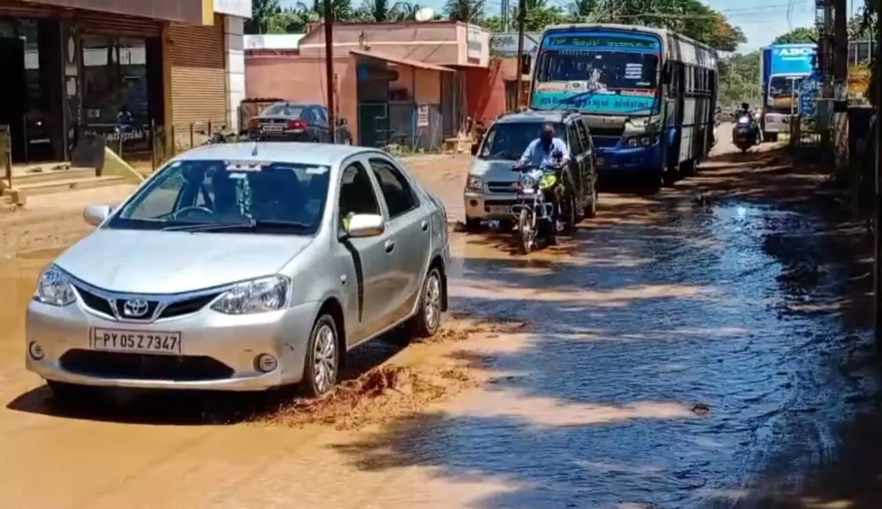 ஆமை வேகத்தில் சாலை பணிகள் அவதிபடும் வாகனஓட்டிகள் ஆமை வேகத்தில் சாலை பணிகள் அவதிபடும் வாகனஓட்டிகள்