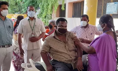 ஈரோடு மாவட்டத்தில் 2ம் நாளாக இன்றும் தடுப்பூசி போடும் பணி நிறுத்தம்