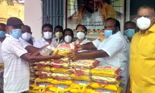 சேந்தமங்கலத்தில் கொரோனா நிவாரண உதவி - எம்எல்ஏ பொன்னுசாமி வழங்கினார்