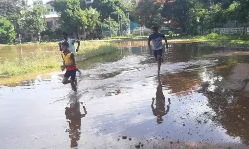 சேலத்தில் நள்ளிரவில் பெய்த கனமழை- மழைநீரால் குளமானது காந்தி மைதானம்
