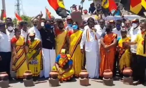 அடுப்பு மூட்டி ஆர்பாட்டம்: தேமுதிக நூதன போராட்டம் அடுப்பு மூட்டி ஆர்பாட்டம்: தேமுதிக நூதன போராட்டம்
