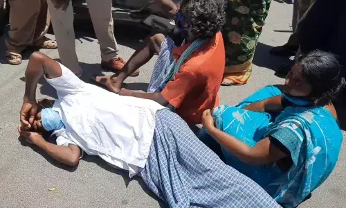 மாயமான பள்ளி மாணவியை 3 மாதமாகியும் கண்டுபிடிக்கவில்லை:  போலீஸ் ஸ்டேஷன் முன்பு உறவினர்கள் தர்ணா