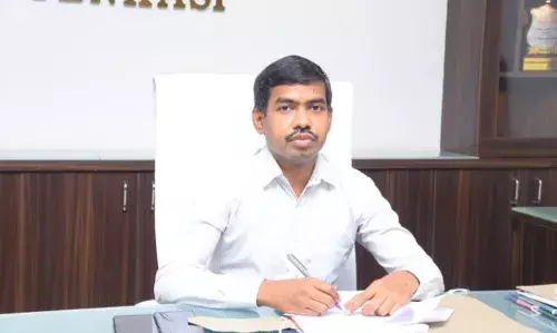 குற்றால அருவிகளில் பொதுமக்கள் குளிக்க தடை நீட்டிப்பு மாவட்ட ஆட்சியர் அறிவிப்பு.