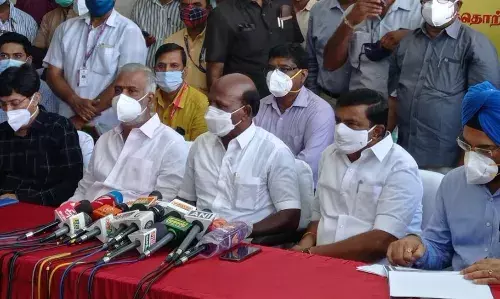 சென்னையில் பத்திரிகையாளர்களுக்கு சிறப்பு தடுப்பூசி முகாம், அமைச்சர்கள் தொடங்கி வைத்தனர்