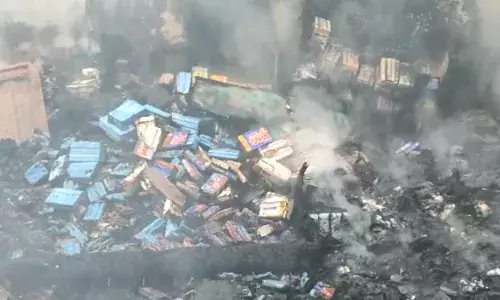 சேலத்தில் மளிகை குடோனில் தீ - 15 லட்சம் மதிப்பிலான பொருட்கள் சேதம்