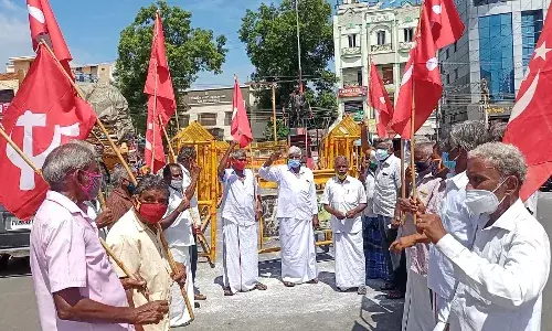 திருச்செங்கோட்டில் மார்க்சிஸ்ட் கம்யூனிஸ்ட் கட்சியினர்  ஆர்ப்பாட்டம்