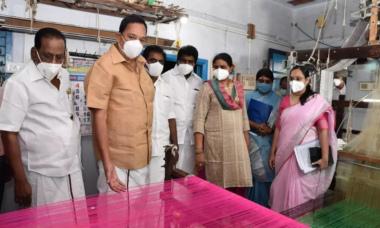 போலி பட்டுசேலை குறித்து முறையாக புகார் அளித்தால் நடவடிக்கை, கைத்தறிதுறை அமைச்சர் காந்தி போலி பட்டுசேலை குறித்து முறையாக புகார் அளித்தால் நடவடிக்கை, கைத்தறிதுறை அமைச்சர் காந்தி