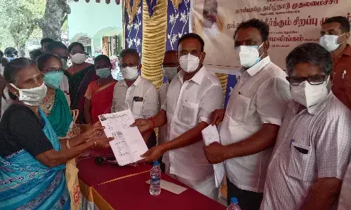 நாமக்கல் நகராட்சியில் வார்டு வாரியாக  குறைதீர் முகாம்: மக்களிடம் மனுக்களை பெற்ற எம்எல்ஏ ராமலிங்கம்