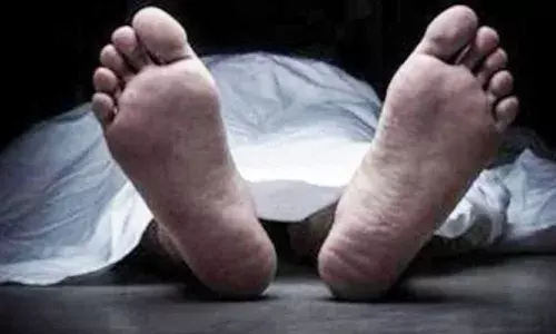கொரோனாவால் பலியான மனைவி: பிரிவை தாங்க முடியாமல் கணவன் தற்கொலை