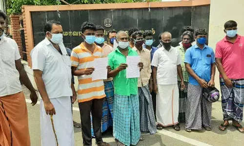 போதை ஊசி போடுவதாக மருத்துவர் மீது சேலம் கலெக்டரிடம் பொதுமக்கள் மனு