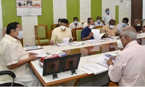 நீர்வளத்துறை திட்டங்கள் குறித்து அமைச்சர் துரைமுருகன் தலைமையில் ஆய்வுக் கூட்டம்