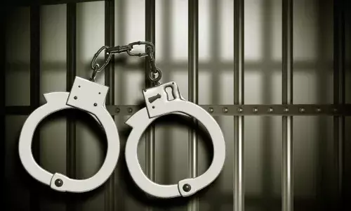 தொழிற்சாலைக்கு கட்டுமான பணிக்கான பொருட்களை சப்ளை செய்யும் வாய்ப்பு கேட்டு மிரட்டிய 3 பேர் கைது