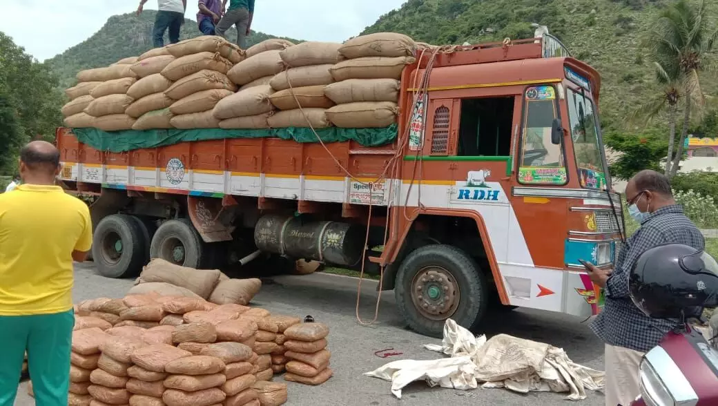 பள்ளிகொண்டா சுங்கச்சாவடியில் 362 கிலோ கஞ்சா பறிமுதல் பள்ளிகொண்டா சுங்கச்சாவடியில் 362 கிலோ கஞ்சா பறிமுதல்