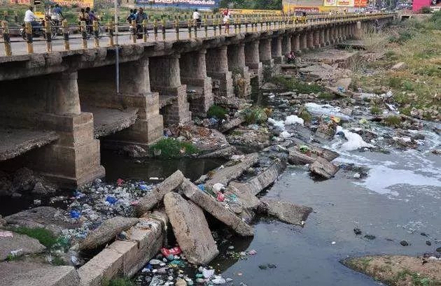 மதுரையில் வைகை நதியில் கழிவு நீர் கலப்பது விரைவில் நிறுத்தம்: மாநகராட்சி ஆணையர். மதுரையில் வைகை நதியில் கழிவு நீர் கலப்பது விரைவில் நிறுத்தம்: மாநகராட்சி ஆணையர்.