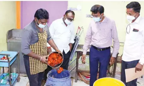 வேலூரில் ஓட்டல்களில் உணவு பாதுகாப்பு அதிகாரிகள் திடீர் ஆய்வு