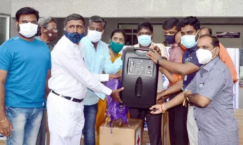 சேலம்: மருத்துவ உபகரணம் வழங்கிய அமெரிக்காவாழ் இந்திய மருத்துவர்கள்