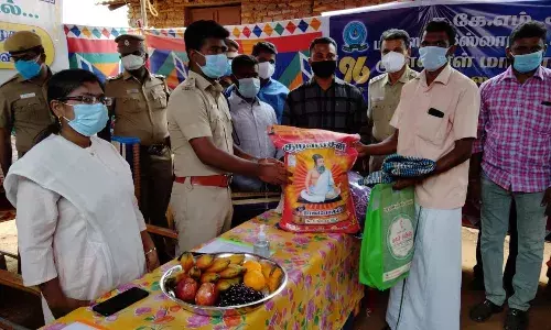 பவானிசாகர் மலைகிராம மக்களுக்கு நலத்திட்ட உதவி வழங்கிய எஸ்பி