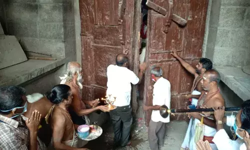 நெல்லையப்பர் கோவிலின் மூன்று வாசல் கதவுகள் 17 ஆண்டுகளுக்குப் பிறகு சிறப்பு பூஜையுடன் திறப்பு