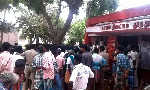 மகள் திருமணத்தில் தந்தை கொலை: நடவடிக்கை எடுக்ககோரி காவல் நிலையம் முற்றுகை