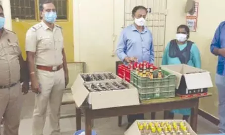 ஆற்காட்டில் பதுக்கி வைத்திருந்த டாஸ்மாக் மதுபாட்டில்கள் பறிமுதல்