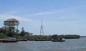 பரங்கிப்பேட்டையில் பேரூராட்சி சார்பில் படகு குழாம் சீரமைக்கும் பணி