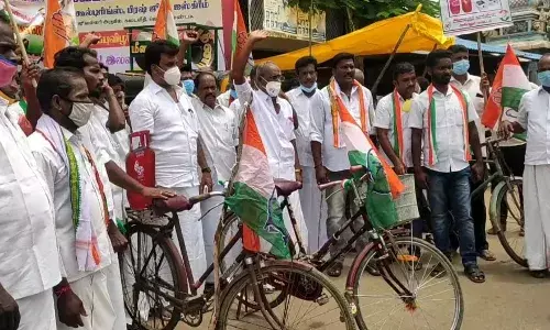 பெட்ரோல் டீசல் விலை உயர்வை கண்டித்து காங்கிரஸ் கட்சி ஆர்ப்பாட்டம்