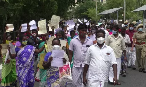 வீட்டுமனை பட்டா வழங்கிட 100க்கும் மேற்பட்டோர் பெரம்பலூர் ஆட்சியரிடம் மனு