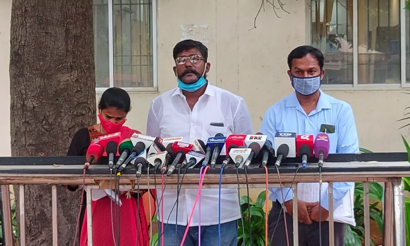 பெண்கள் குறித்து இணையதளத்தில் அவதூறு பேச்சு, பிஜேபி, இந்து அமைப்பு மீது போலீசில் புகார் பெண்கள் குறித்து இணையதளத்தில் அவதூறு பேச்சு, பிஜேபி, இந்து அமைப்பு மீது போலீசில் புகார்