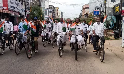 பெட்ரோல், டீசல் விலை உயர்வை கண்டித்து காங்கிரஸ் சார்பில்  சைக்கிள் பேரணி