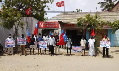 எங்கே எனது தடுப்பூசி முழக்கம் : தூத்துக்குடியில் ஆர்ப்பாட்டம்