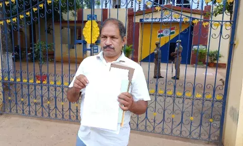 தன்னையும், கணவர் முருகனையும் தொடர் விடுப்பில் விடுவிக்க கோரி நளினி மனு
